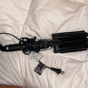 Amika high tide waver